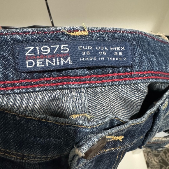 Zara Mid-Rise Loose Fit Destroyed Jeans - Size 6 - Picture 6 of 6